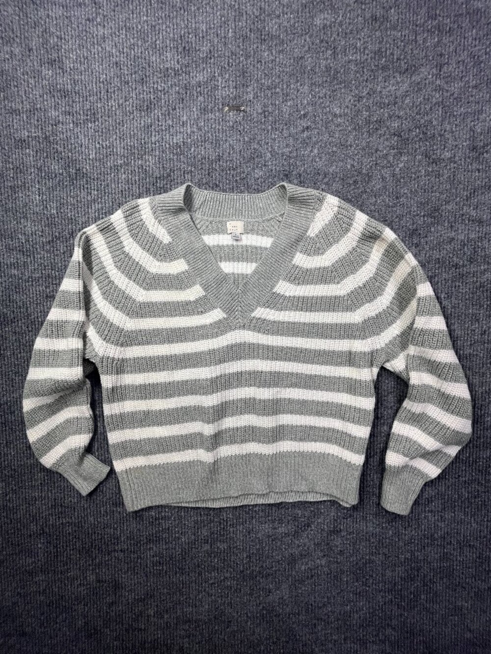 New Day V-Neck Sweater Womens Large Rib Knit Long Sleeve Gray/White Stripe